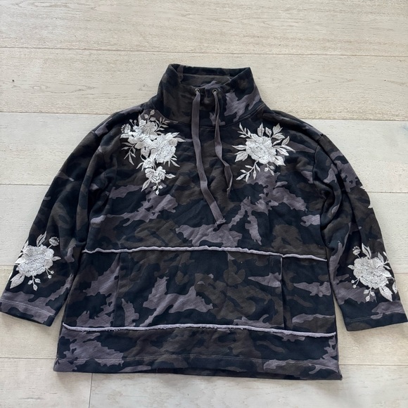 Johnny Was- Women’s Santal Camo Drawstring Turtleneck Sweatshirt Embroidered PM - Picture 4 of 10